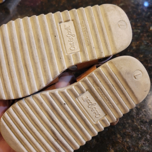 Brown Kids Sandals - Picture 2 of 11